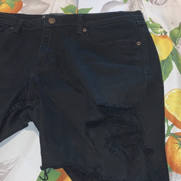 Levi's Black Distressed Cut off jean shorts - Picture 3 of 8